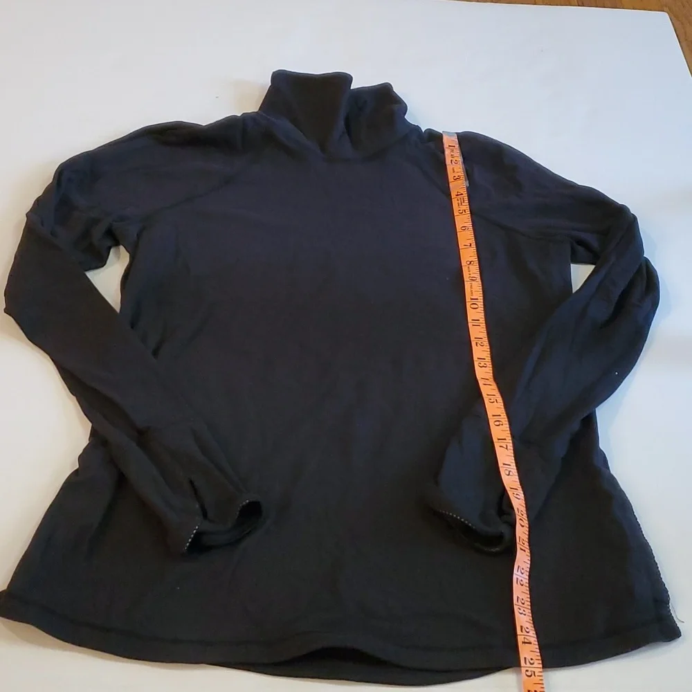 #1107 Lululemon long sleeve t590  size 8